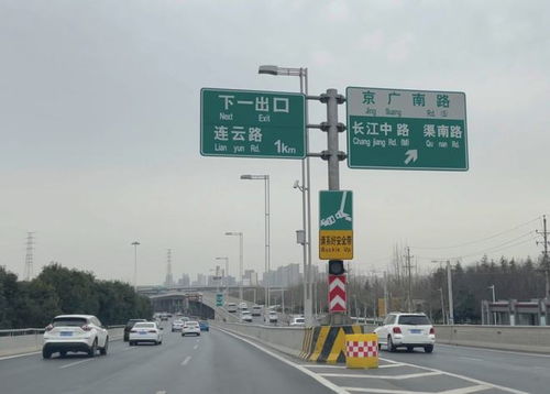 路牌燈箱設(shè)計引爭議，老司機們紛紛喊“看不懂”